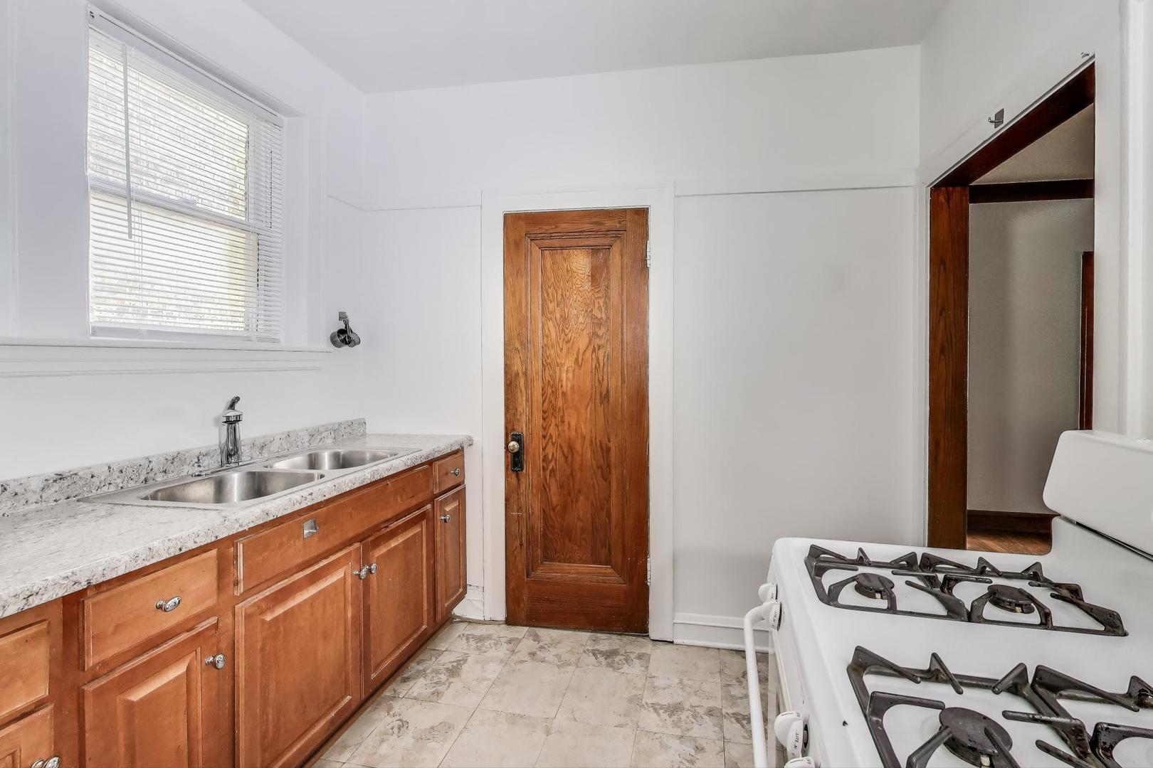 3921 N Long Avenue Unit: 1S