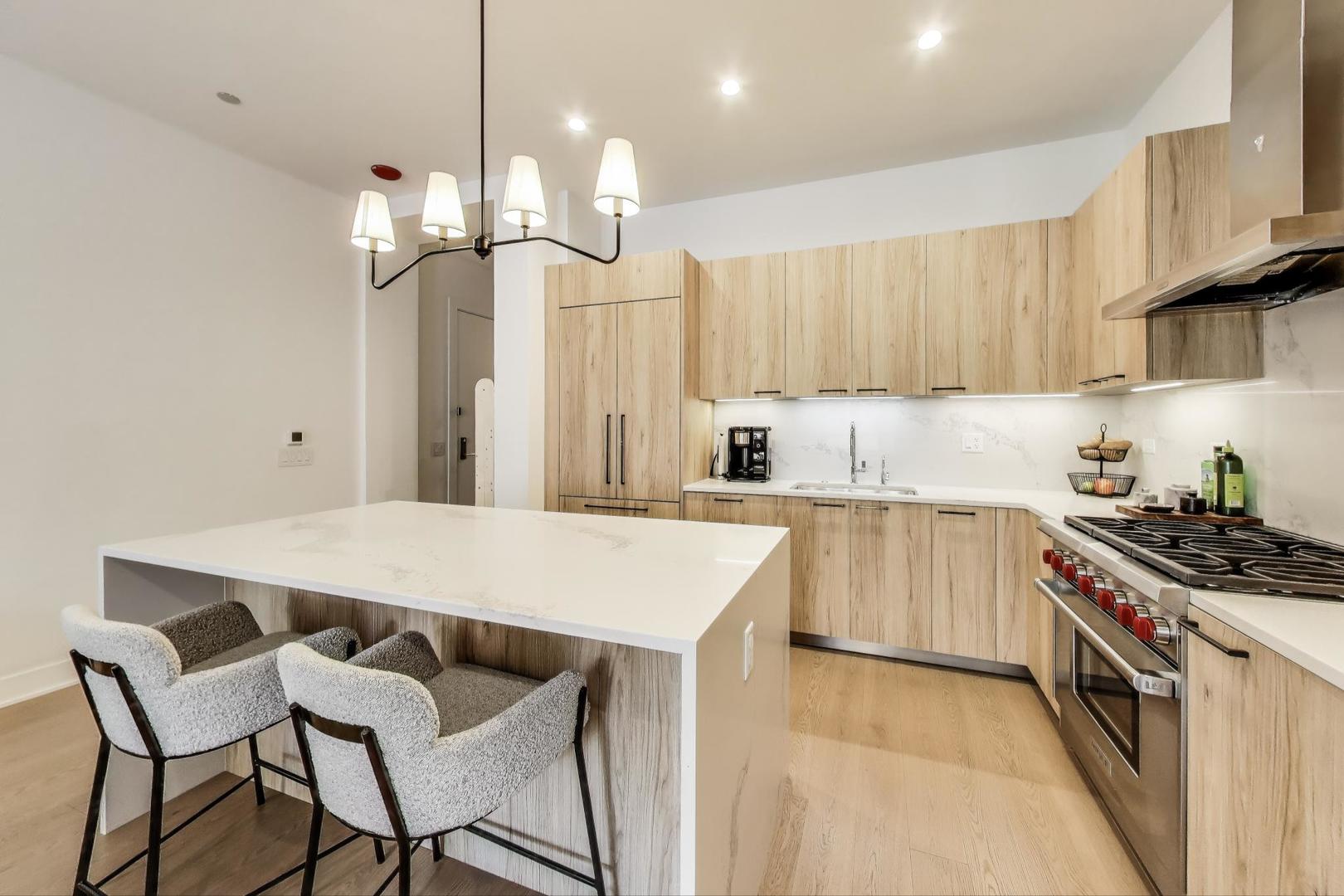 323 S Racine Avenue Unit: 3D