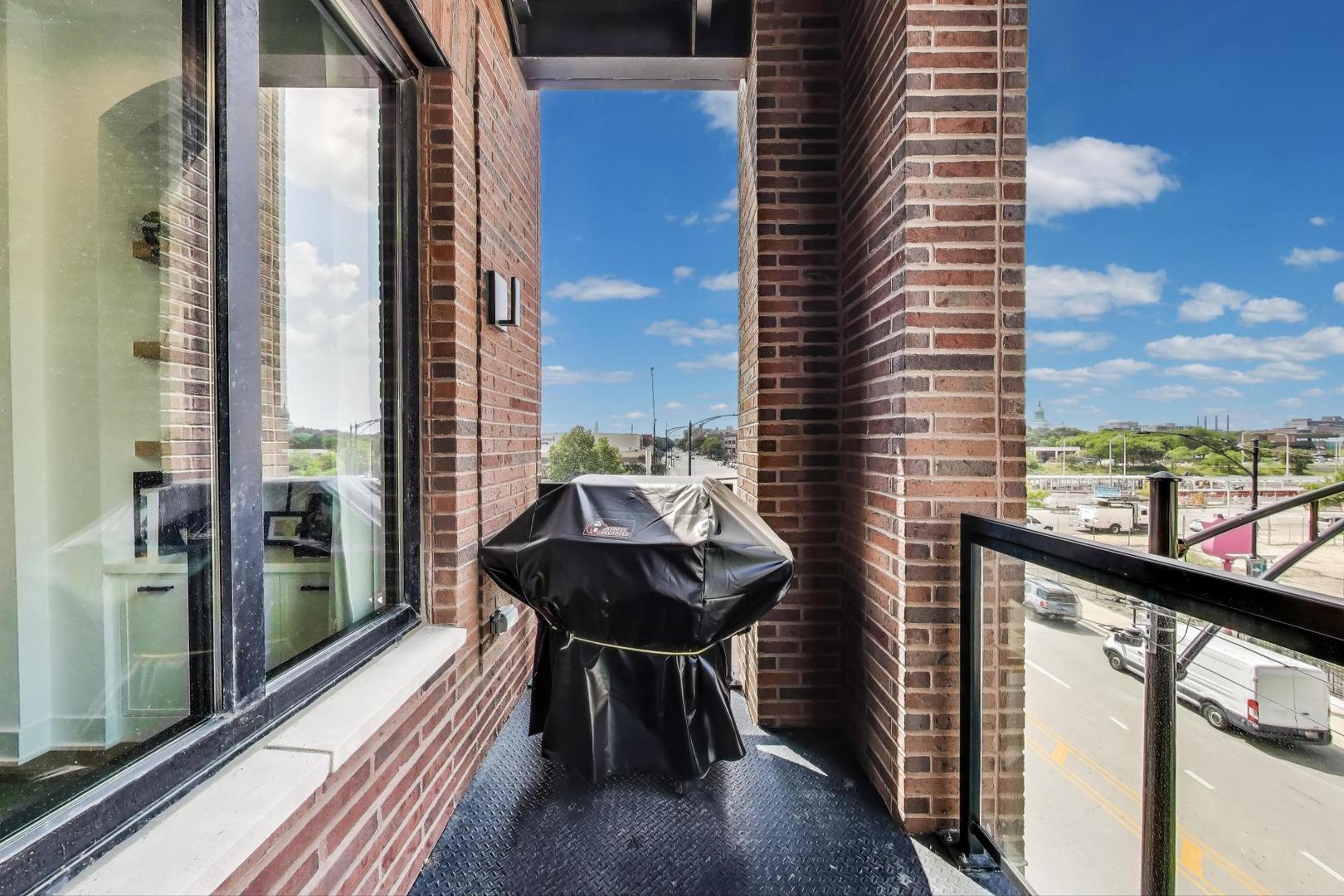 323 S Racine Avenue Unit: 3D