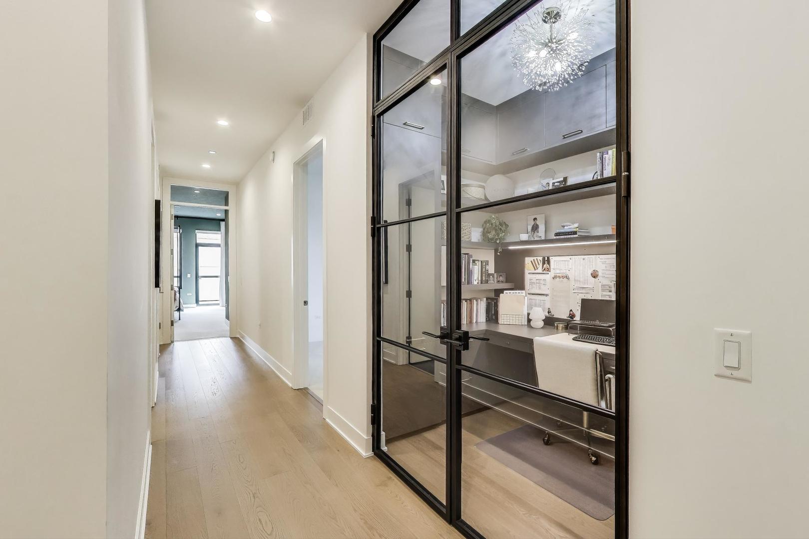 323 S Racine Avenue Unit: 3D