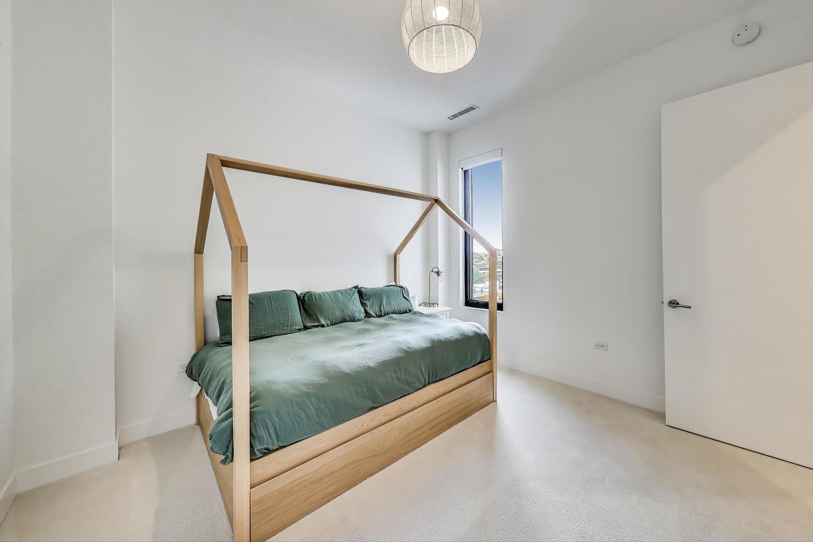 323 S Racine Avenue Unit: 3D