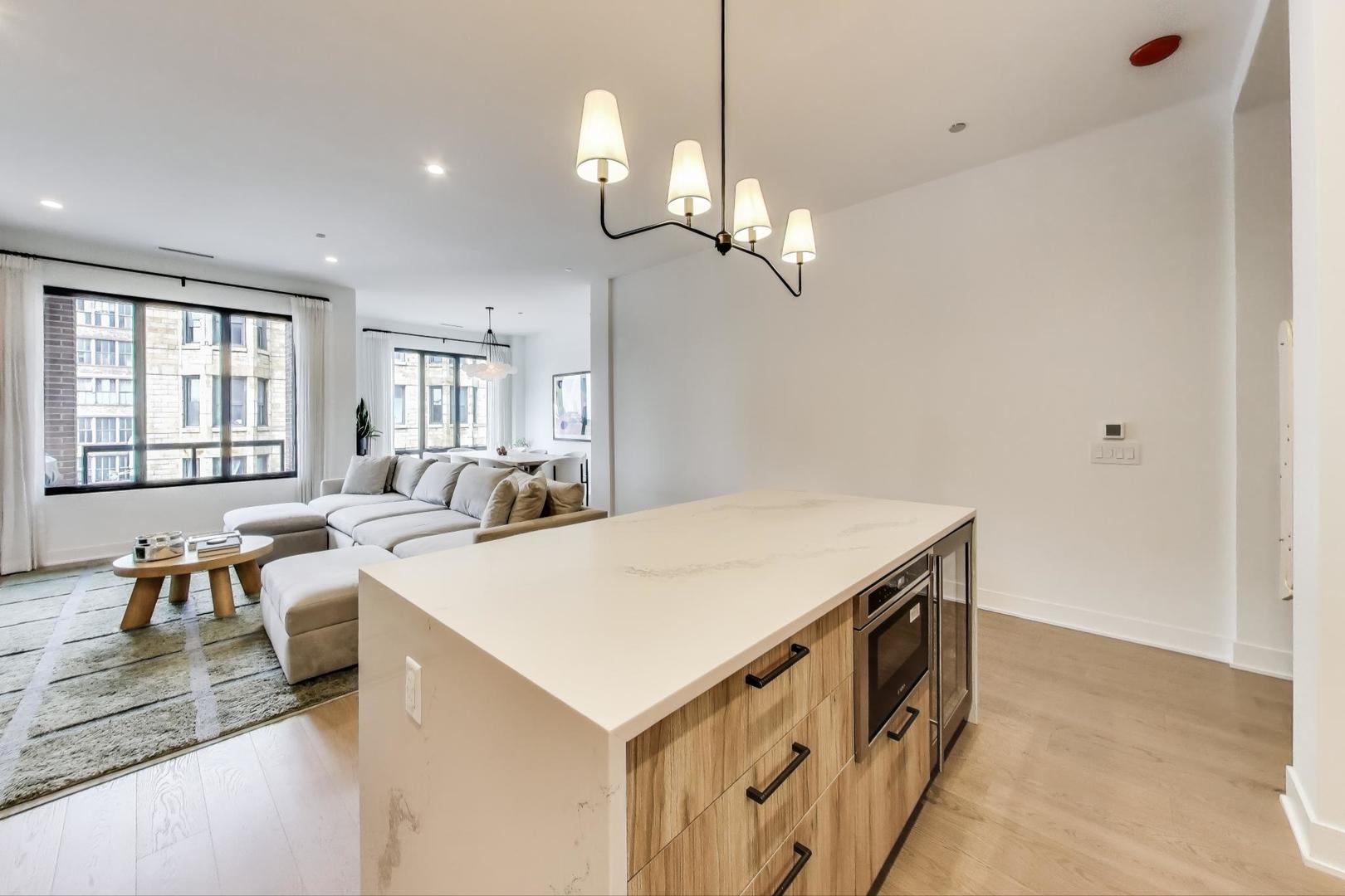 323 S Racine Avenue Unit: 3D