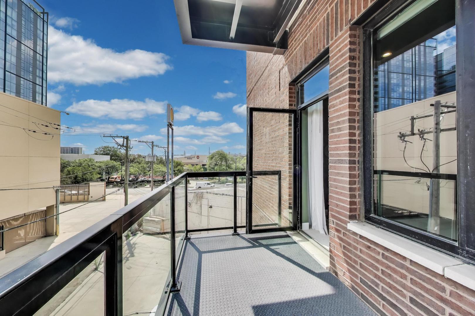 323 S Racine Avenue Unit: 3D