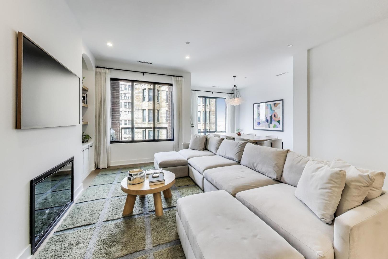 323 S Racine Avenue Unit: 3D