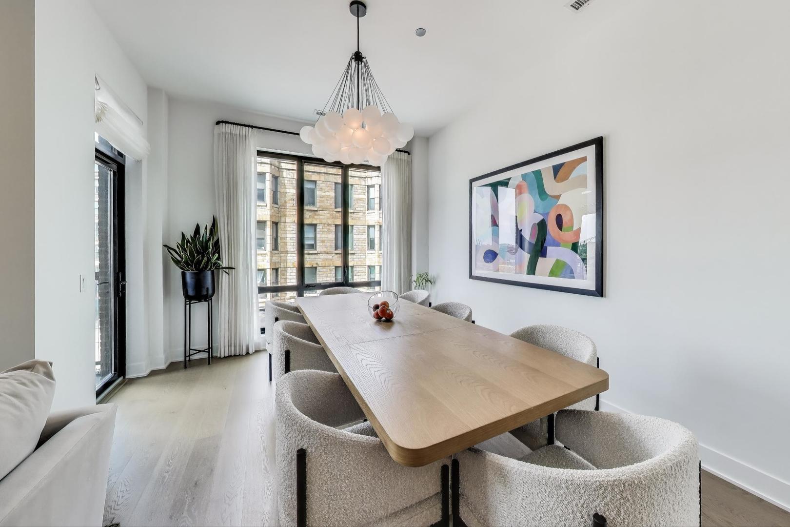 323 S Racine Avenue Unit: 3D