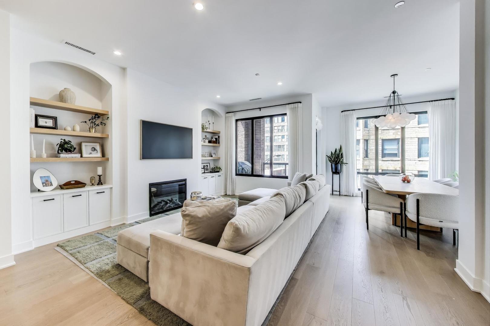 323 S Racine Avenue Unit: 3D