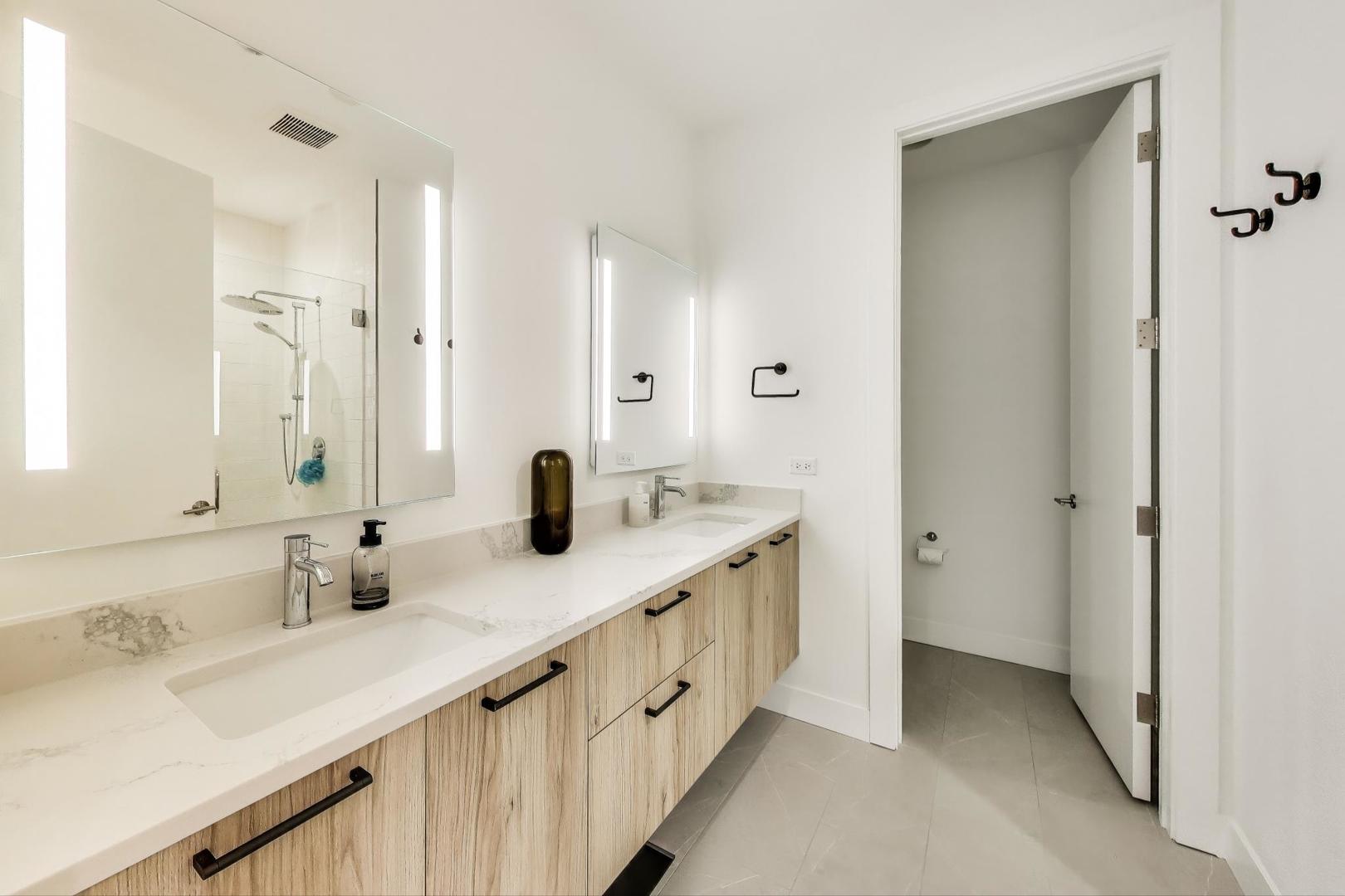 323 S Racine Avenue Unit: 3D