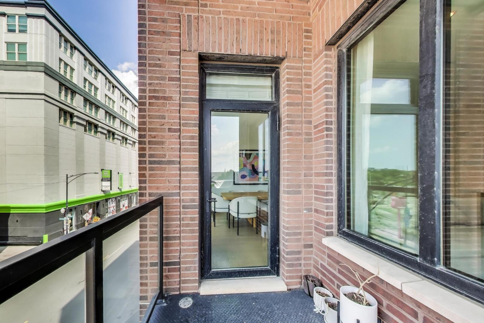 323 S Racine Avenue Unit: 3D