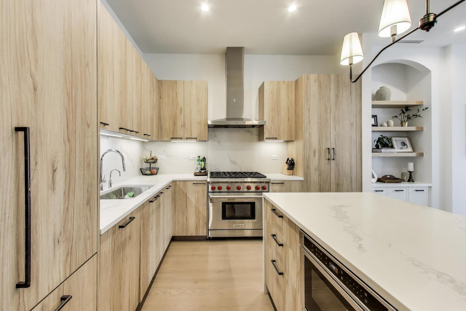 323 S Racine Avenue Unit: 3D