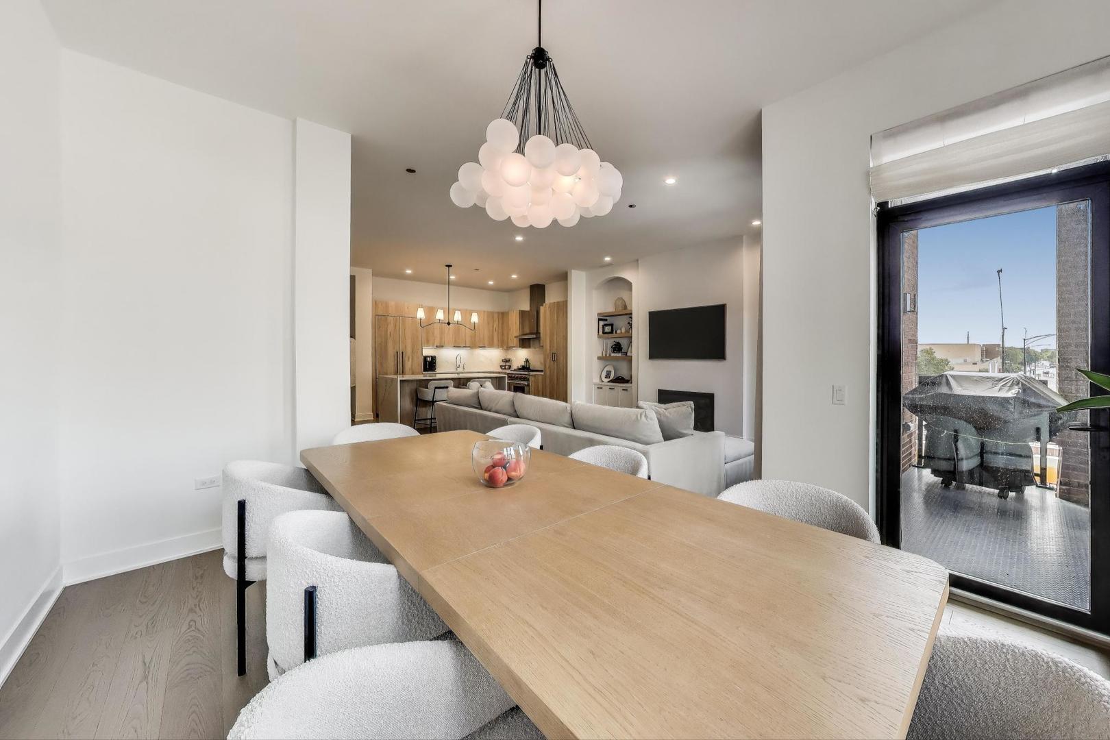 323 S Racine Avenue Unit: 3D