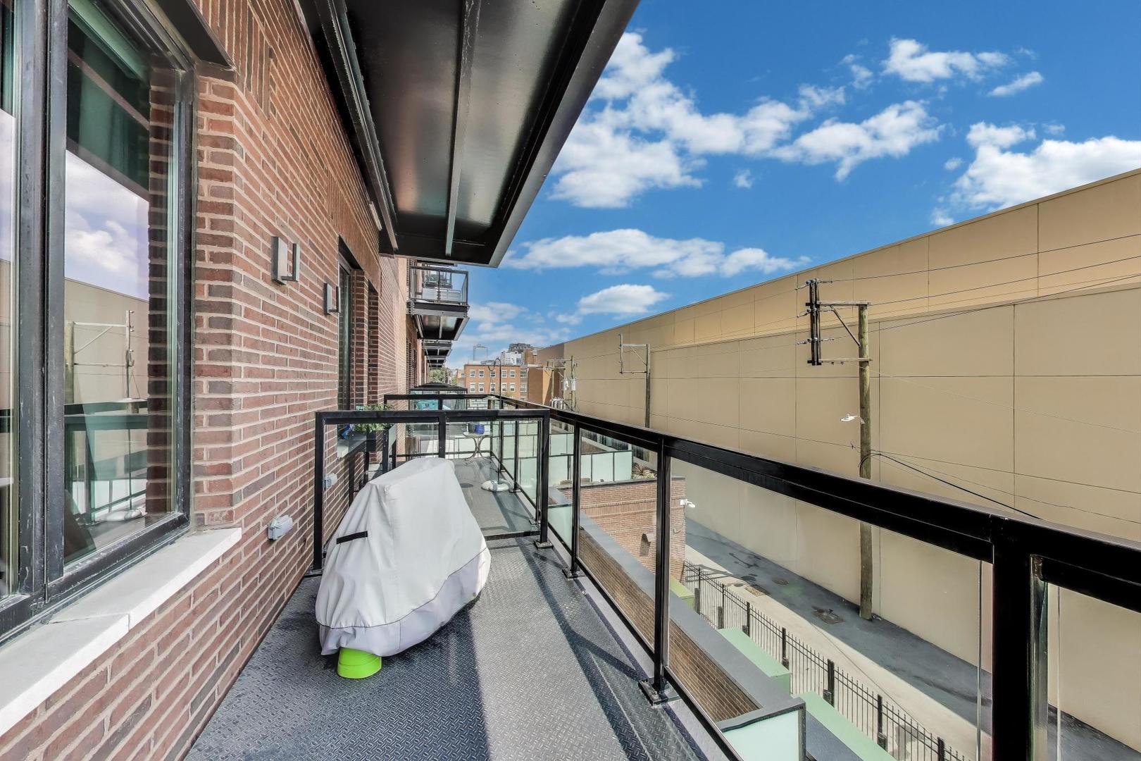 323 S Racine Avenue Unit: 3D