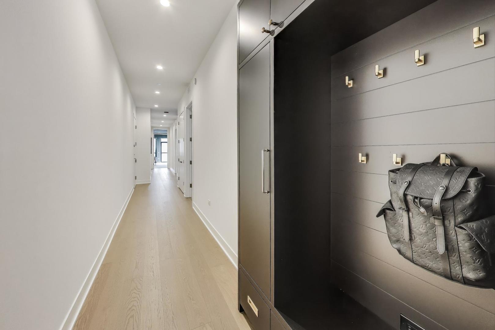 323 S Racine Avenue Unit: 3D