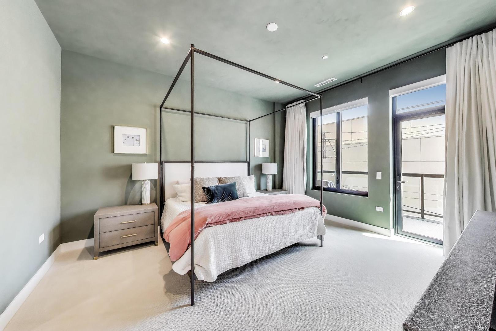 323 S Racine Avenue Unit: 3D