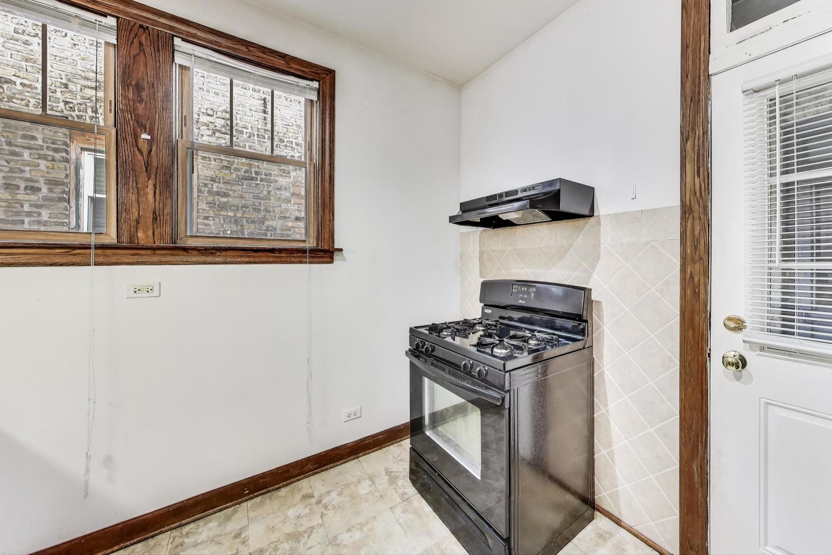 3921 N Long Avenue Unit: 2N