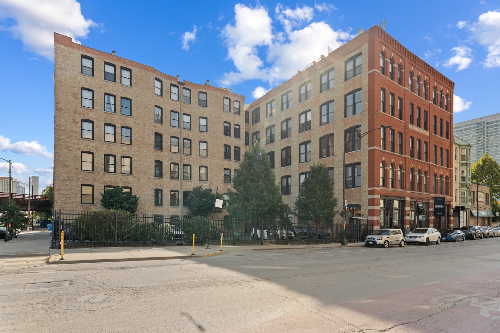 525 N Halsted Street Unit: 215