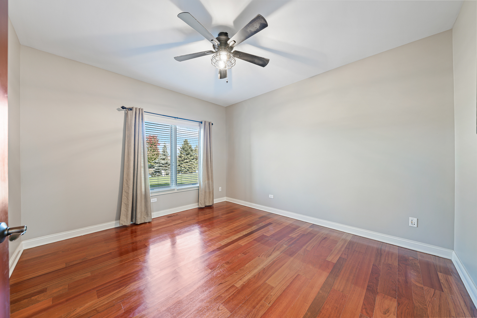 1990 Edgeview Drive