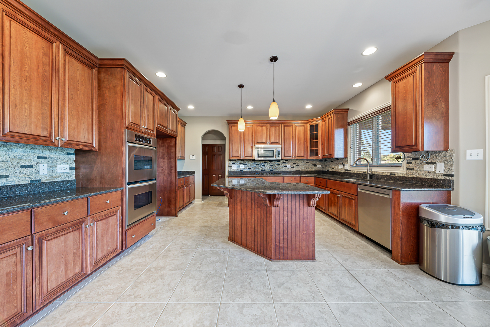 1990 Edgeview Drive