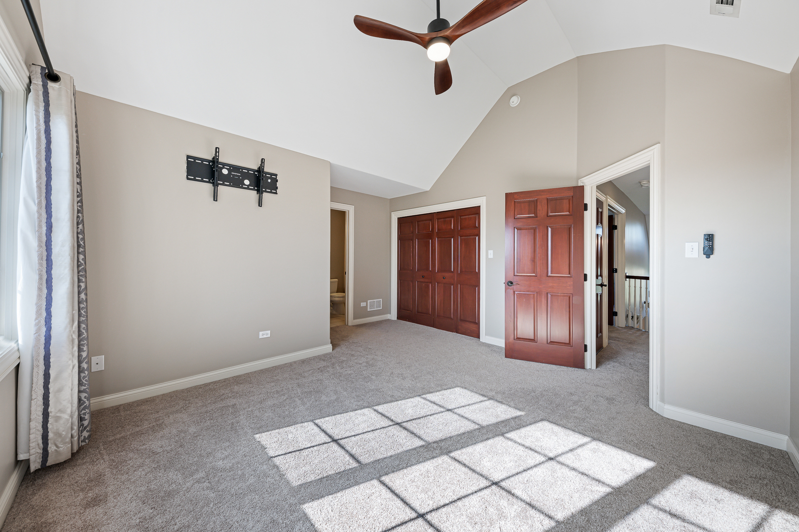 1990 Edgeview Drive