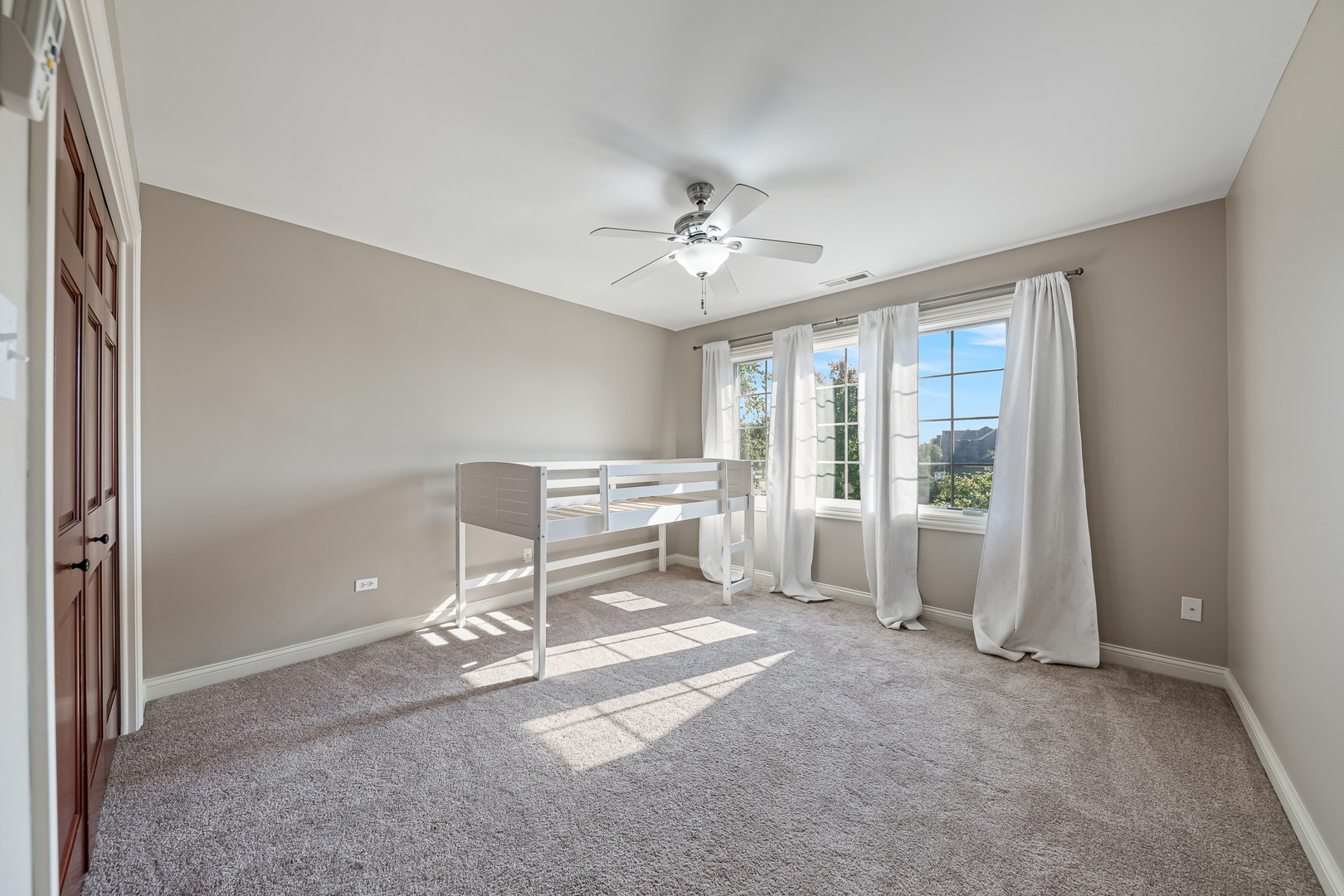 1990 Edgeview Drive