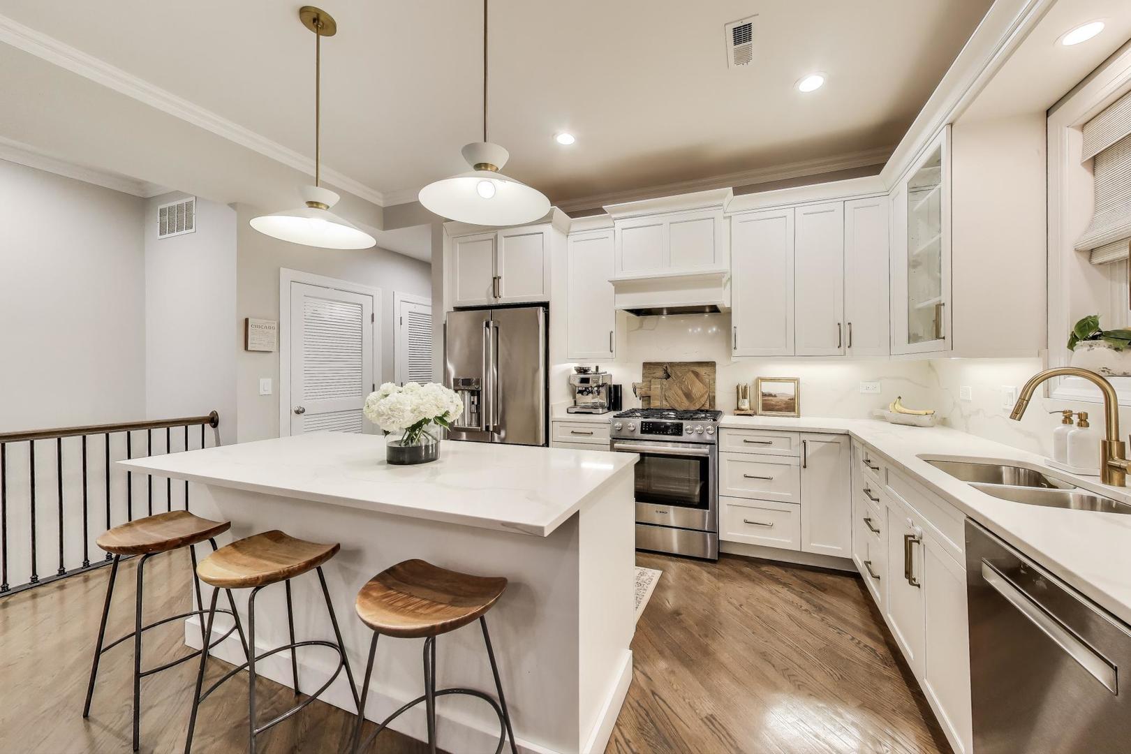 1533 N Cleveland Avenue Unit: 1S