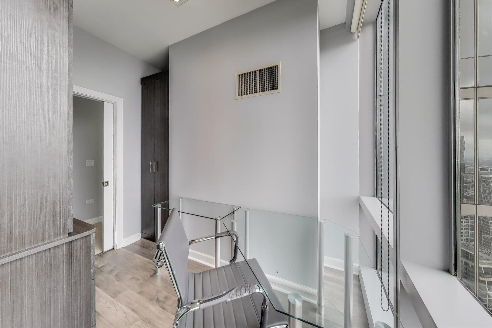 1211 S Prairie Avenue Unit: 3906