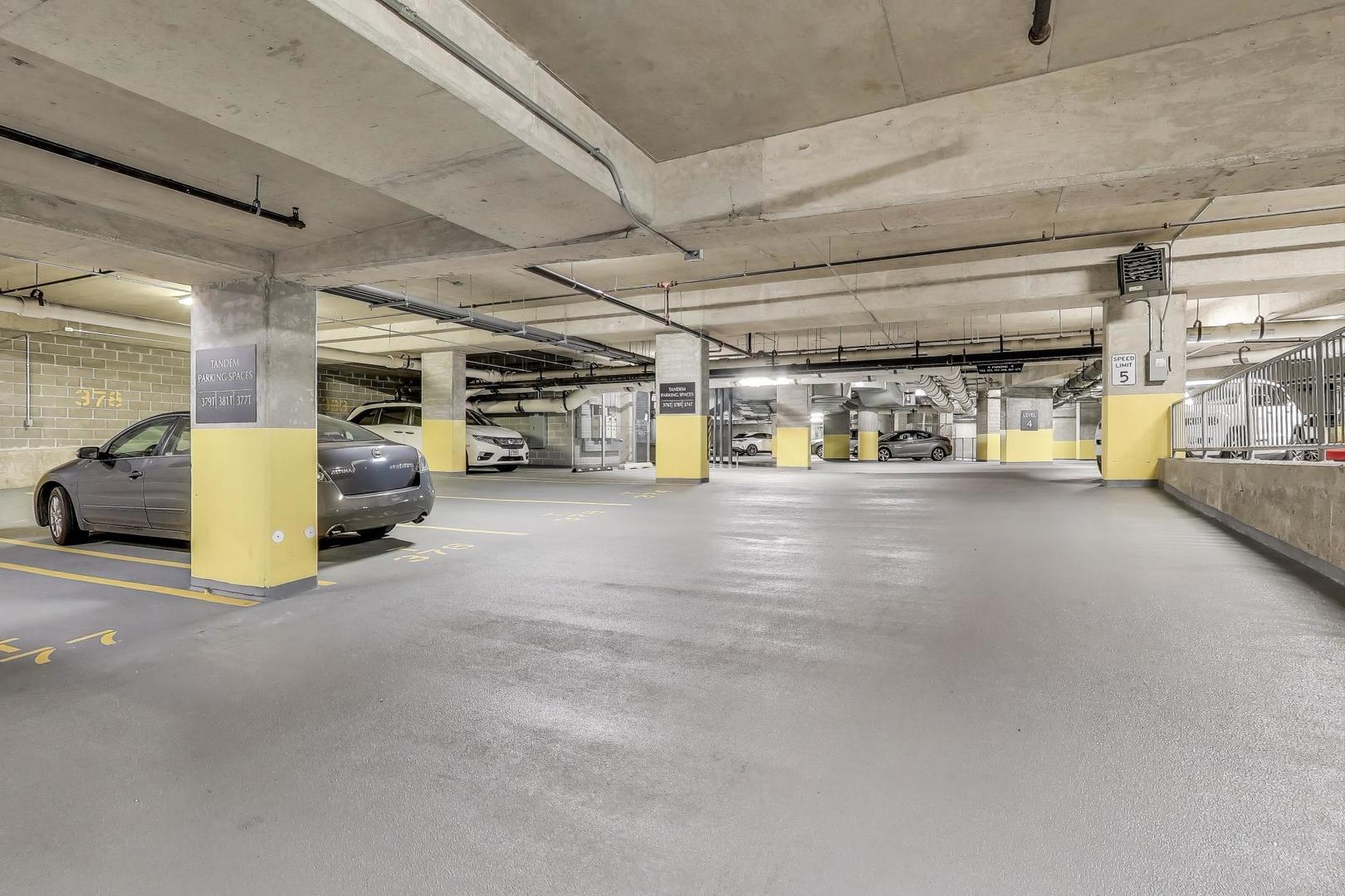 1211 S Prairie Avenue Unit: 3906