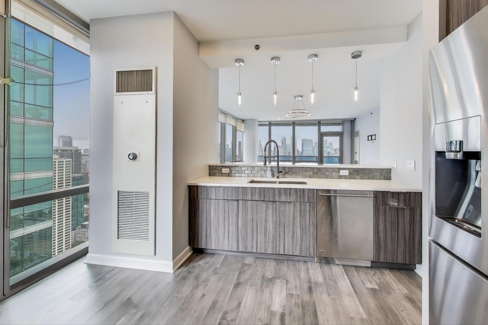1211 S Prairie Avenue Unit: 3906