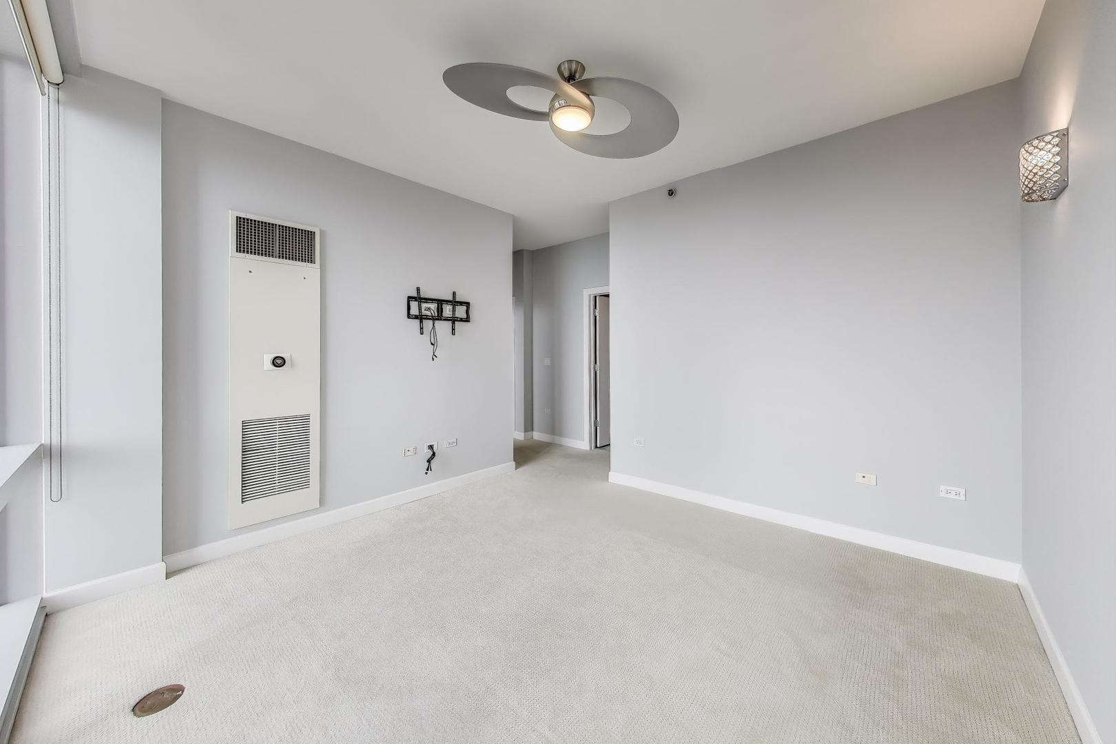 1211 S Prairie Avenue Unit: 3906