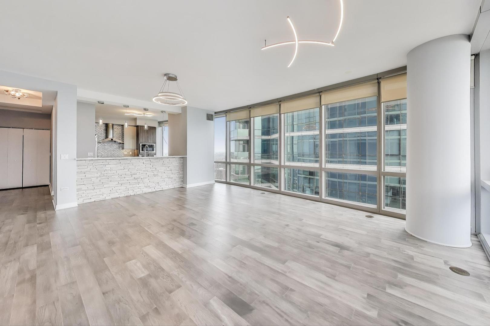 1211 S Prairie Avenue Unit: 3906