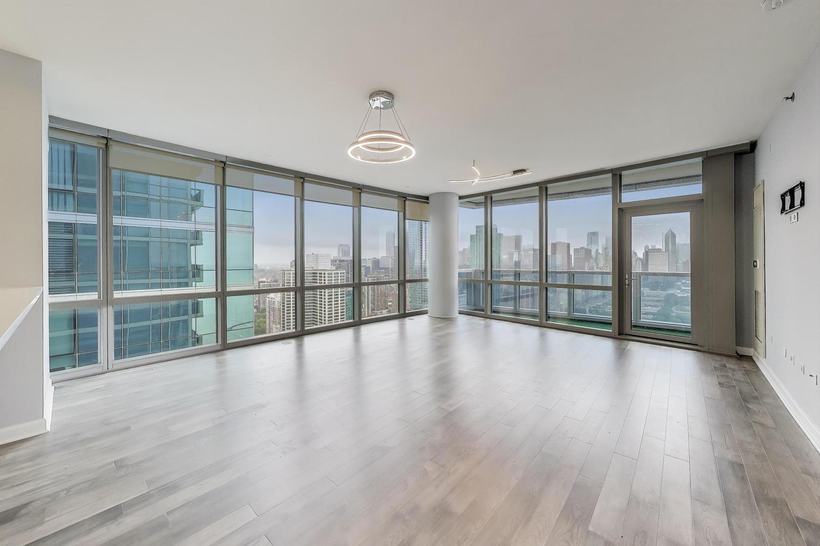1211 S Prairie Avenue Unit: 3906
