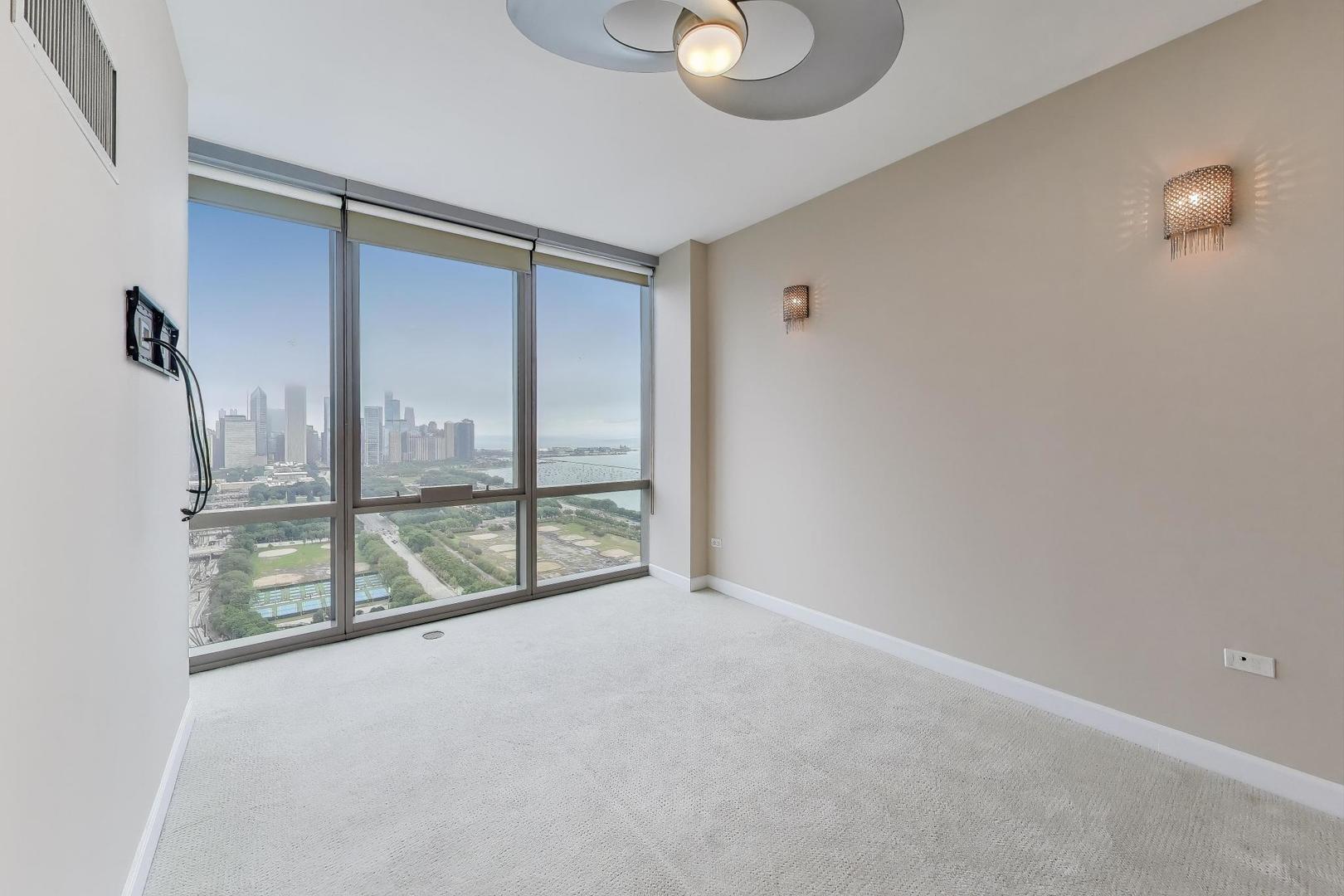 1211 S Prairie Avenue Unit: 3906