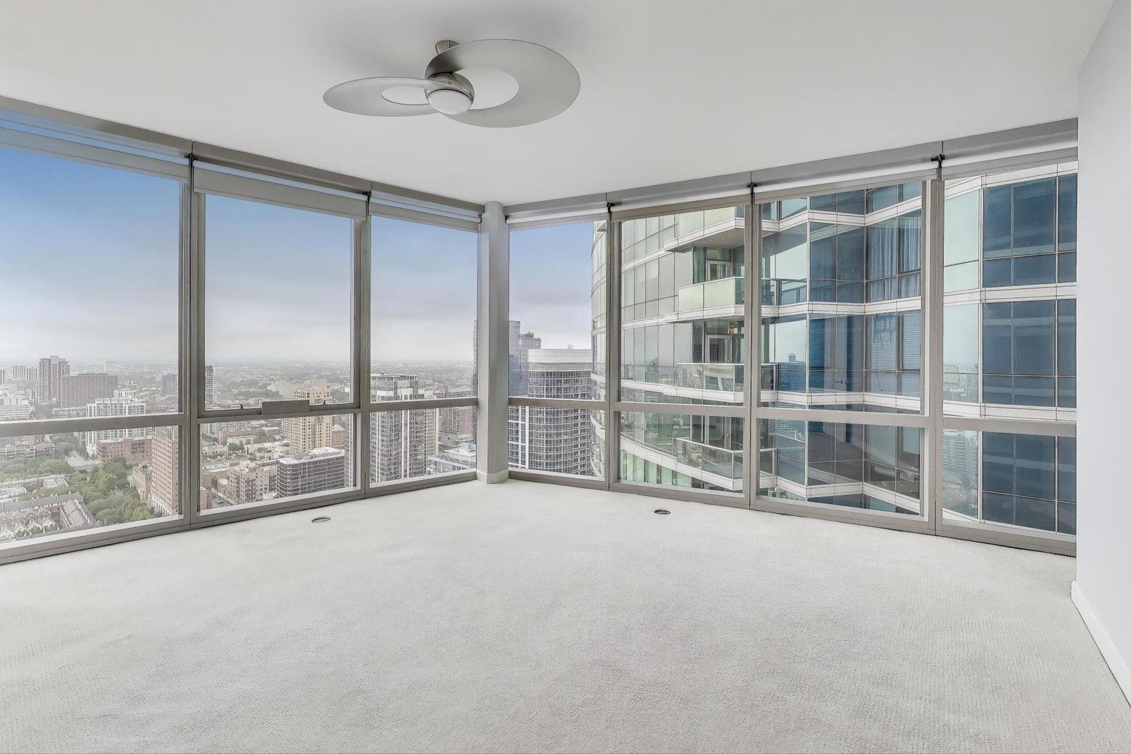 1211 S Prairie Avenue Unit: 3906