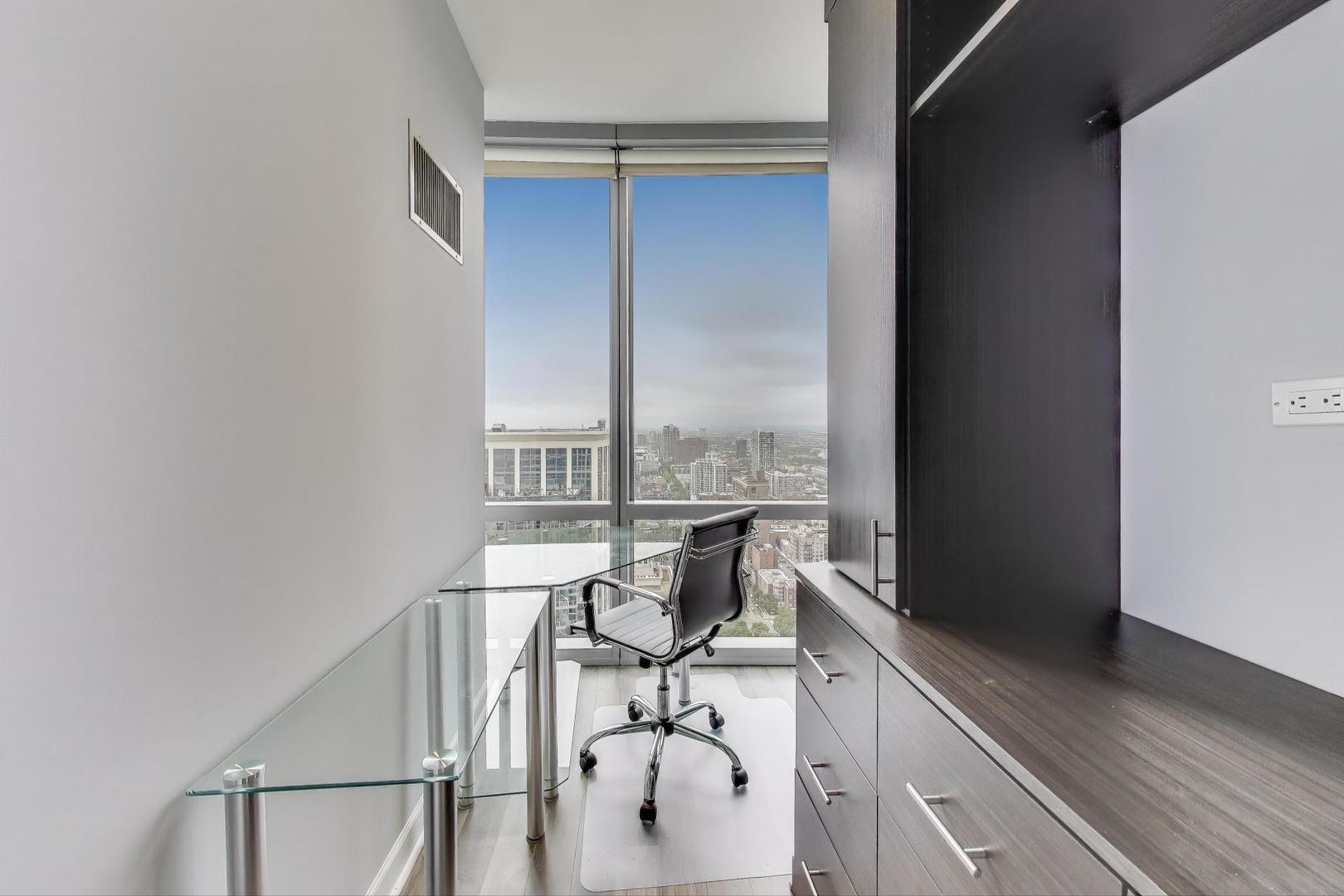 1211 S Prairie Avenue Unit: 3906