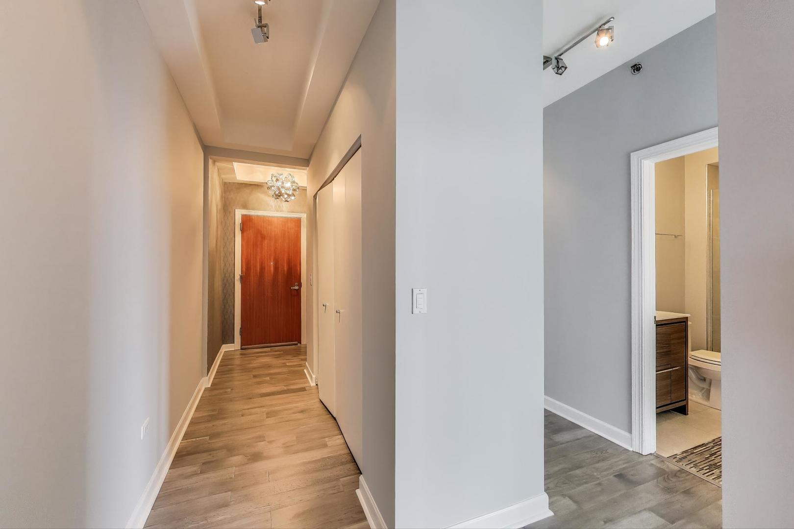 1211 S Prairie Avenue Unit: 3906