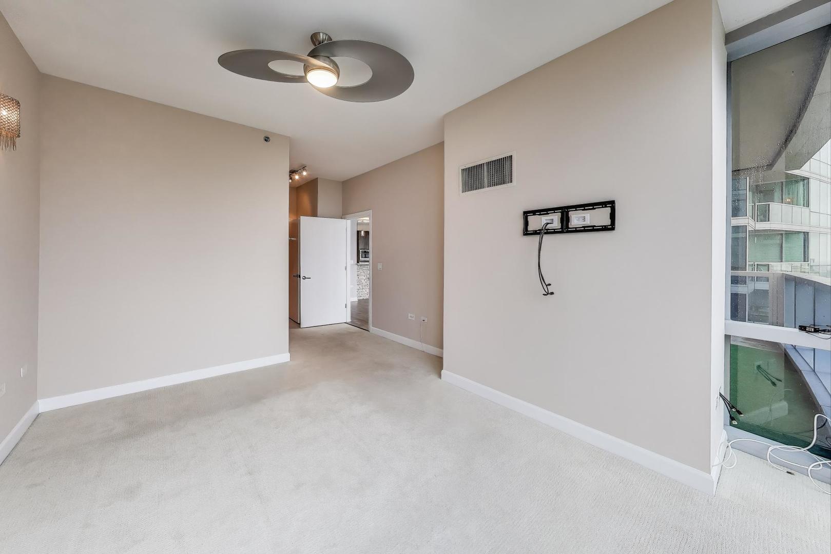 1211 S Prairie Avenue Unit: 3906