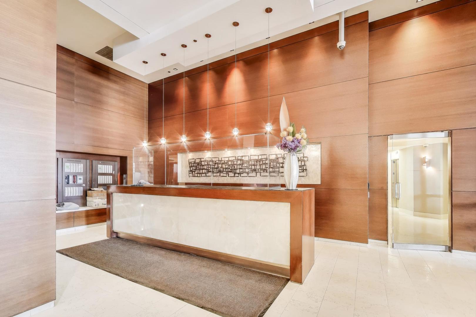1211 S Prairie Avenue Unit: 3906