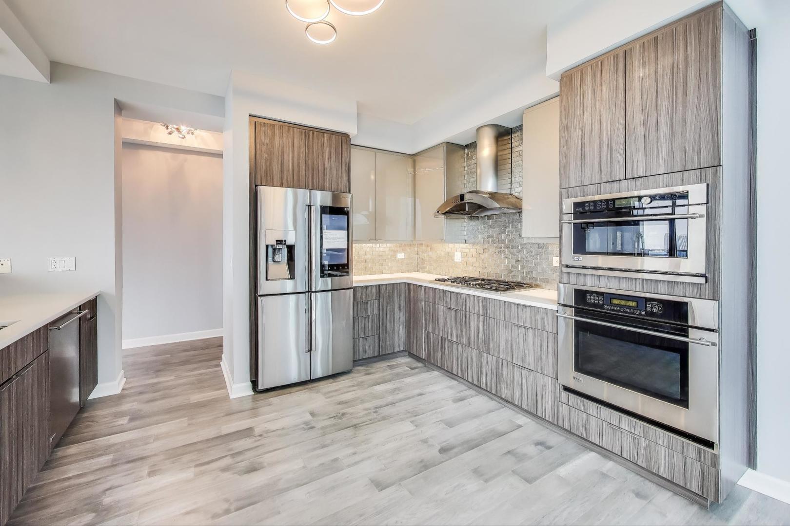 1211 S Prairie Avenue Unit: 3906