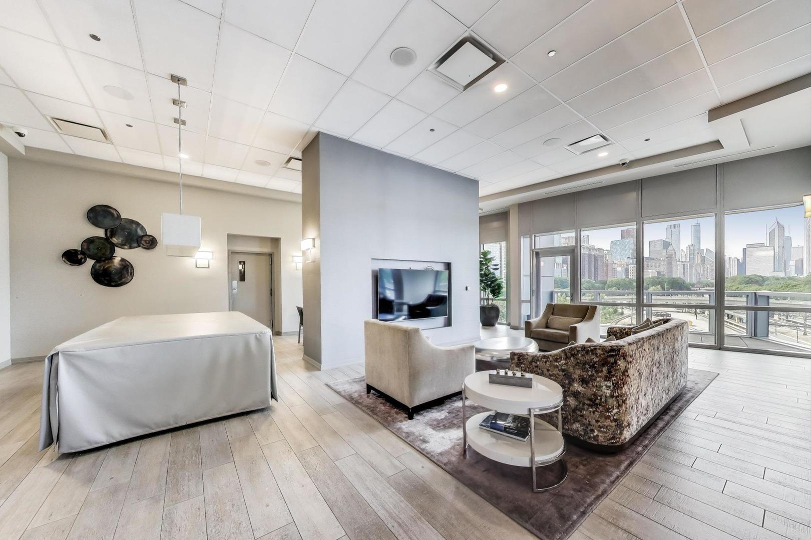 1211 S Prairie Avenue Unit: 3906