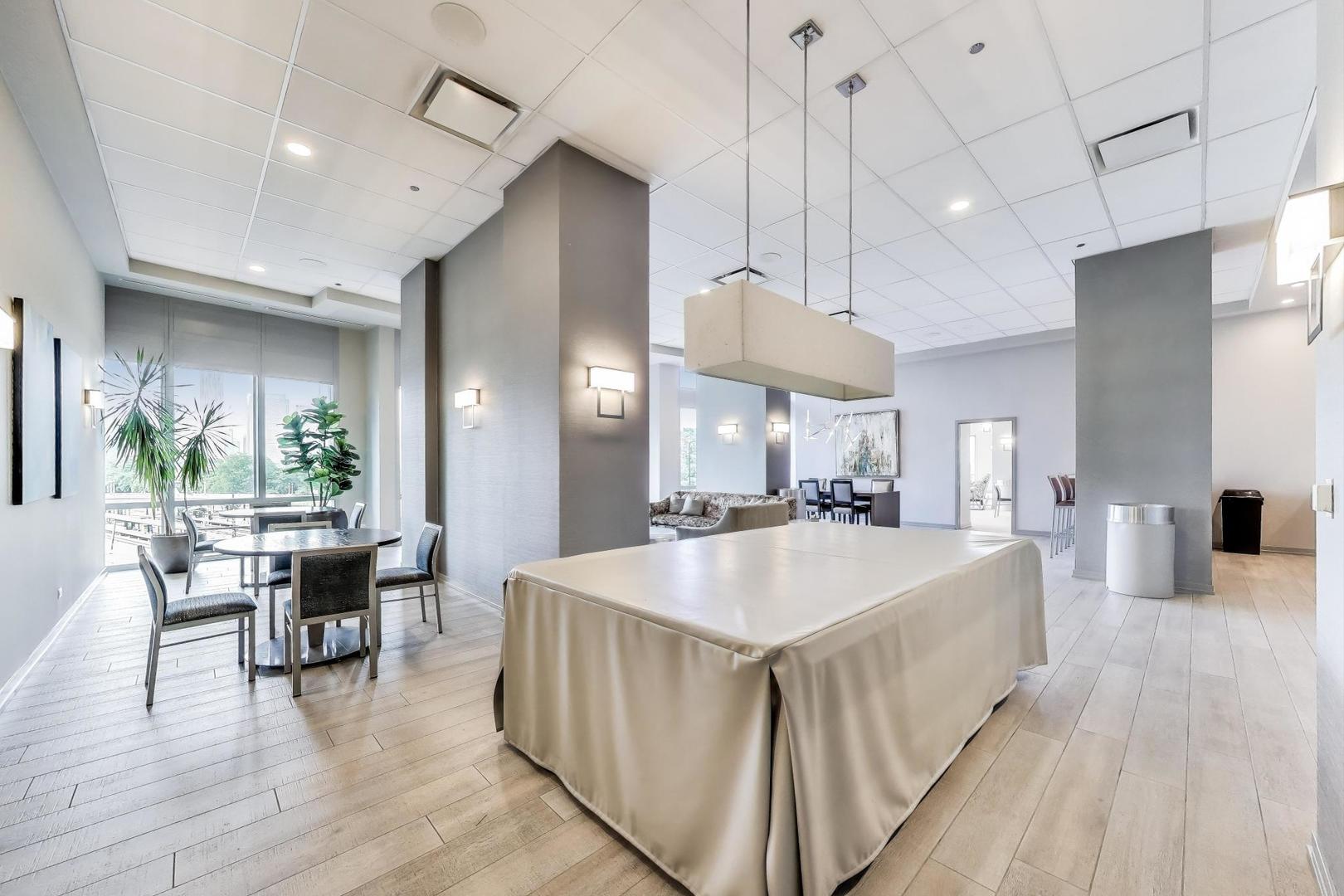 1211 S Prairie Avenue Unit: 3906