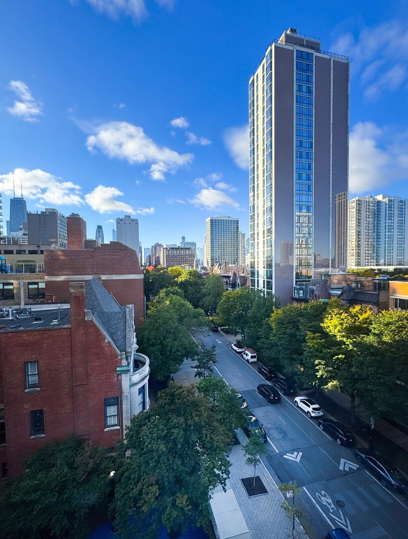 1555 N Dearborn Parkway Unit: 7E
