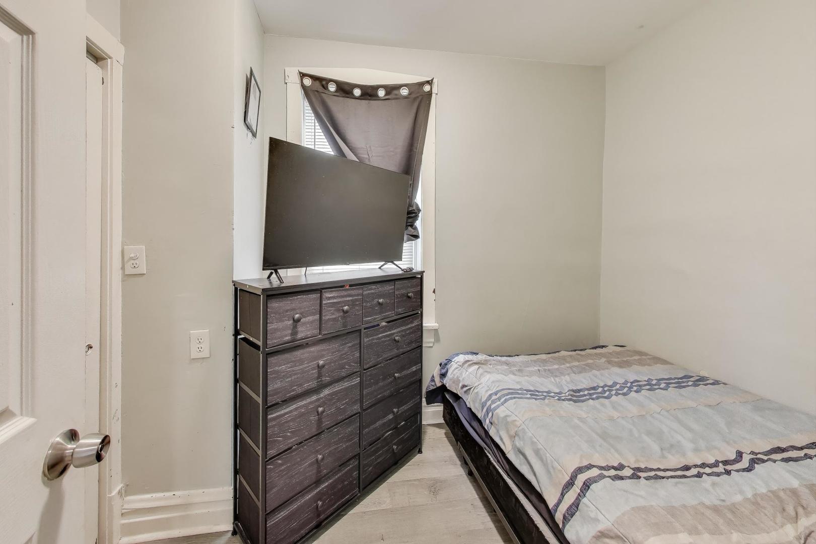 2633 W 23rd Place
