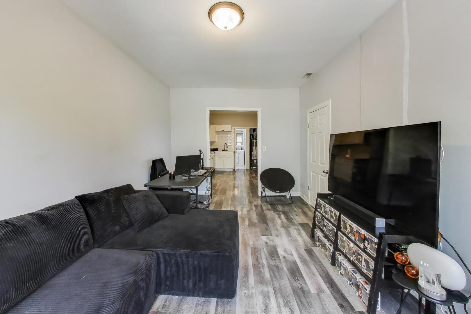 2633 W 23rd Place