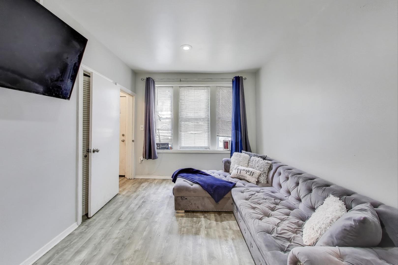 2633 W 23rd Place