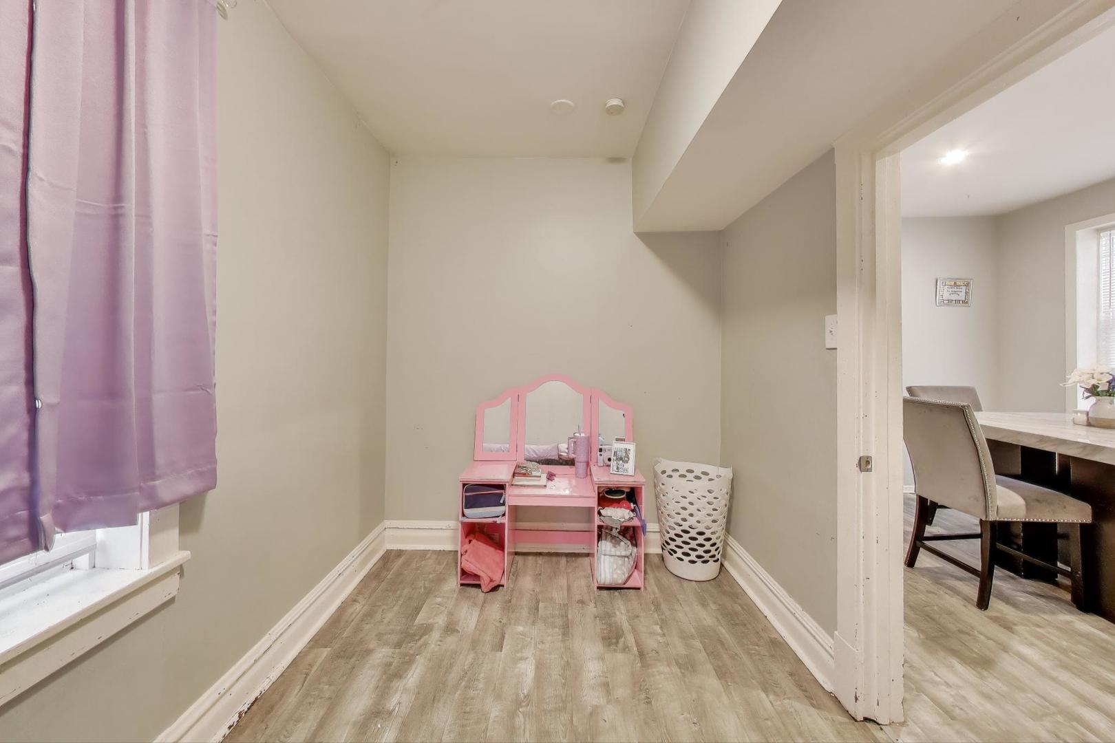 2633 W 23rd Place