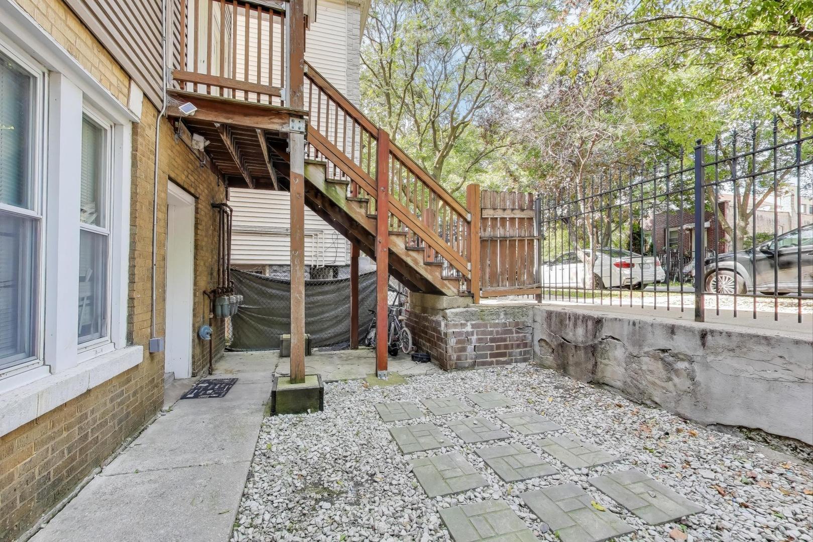 2633 W 23rd Place
