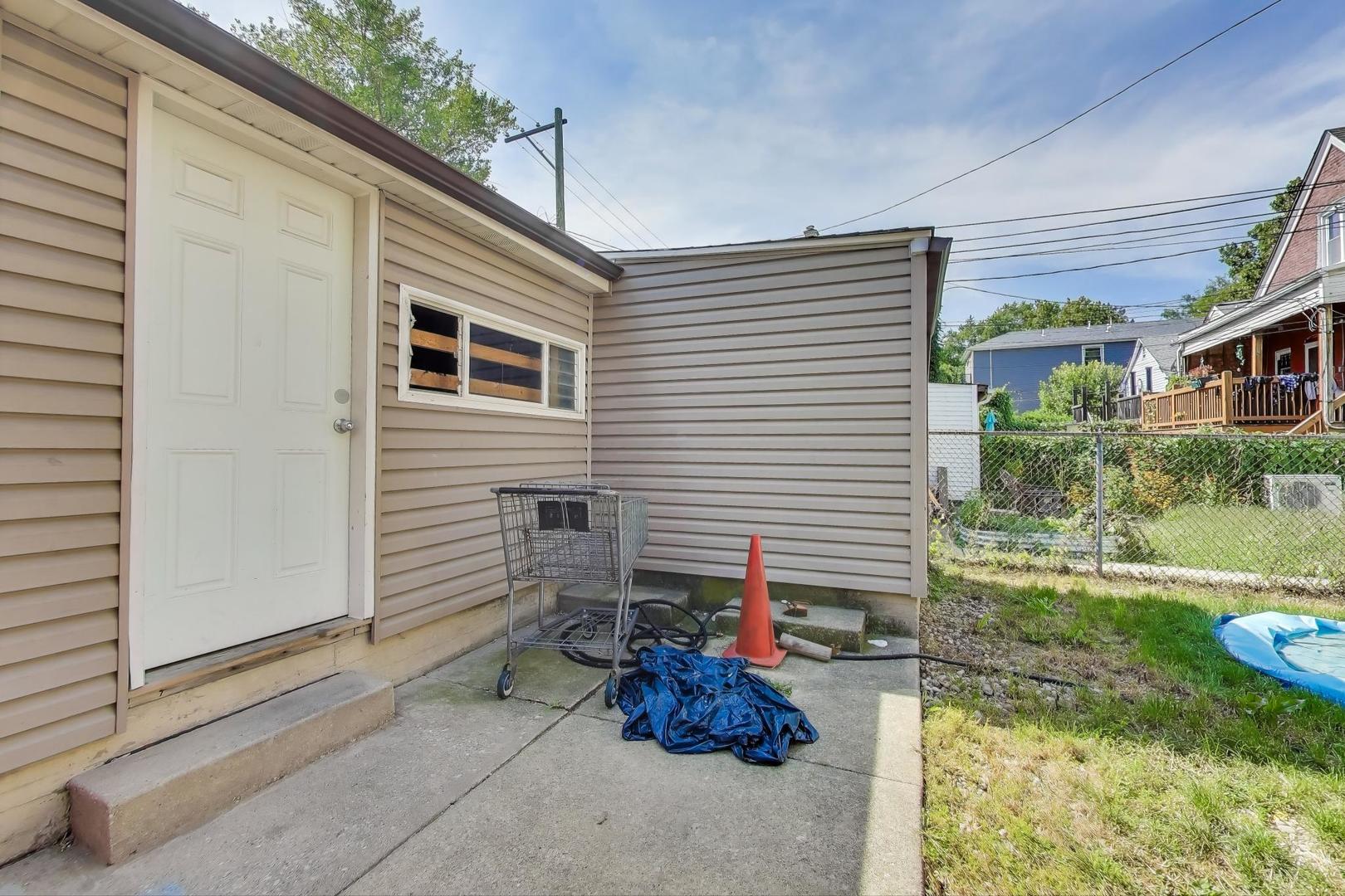 2633 W 23rd Place