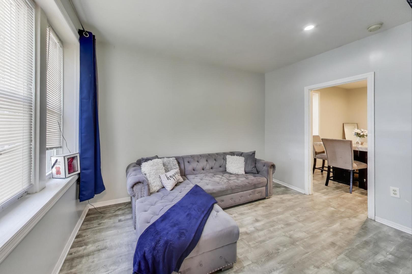 2633 W 23rd Place
