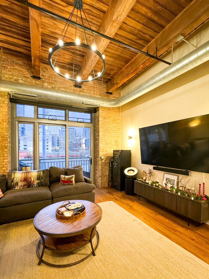 770 W Gladys Avenue Unit: 305