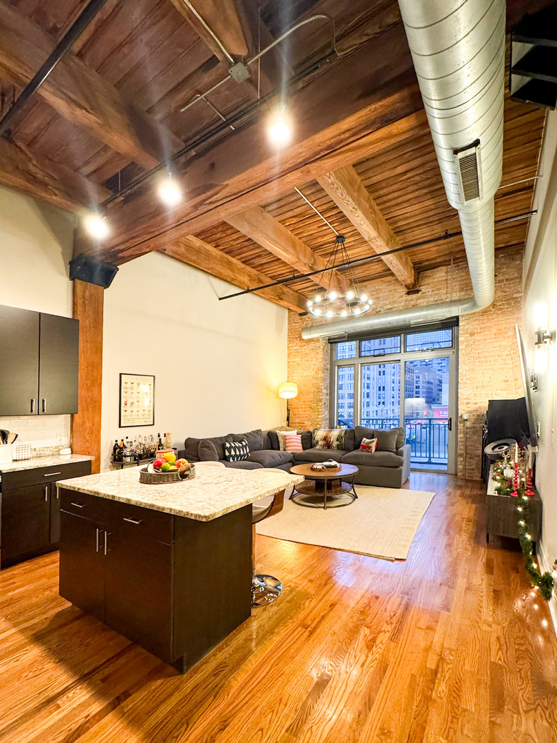 770 W Gladys Avenue Unit: 305