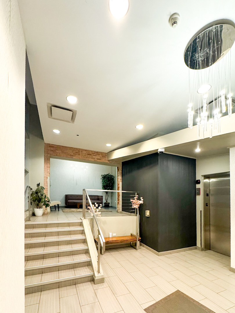 770 W Gladys Avenue Unit: 305